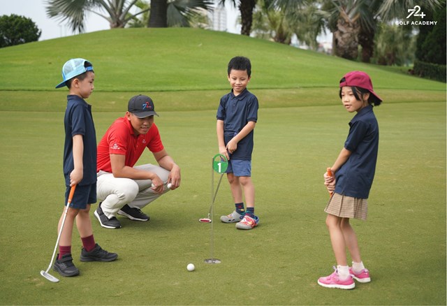 Phương pháp dạy học chú trọng niềm vui, tạo cho bé sự yêu thích tự nhiên với golf