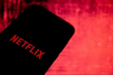 Tăng trưởng chậm, Netflix tiếp tục cắt giảm thêm 300 nhân viên